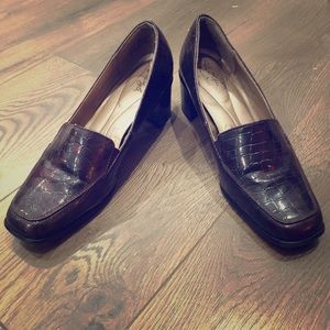 Block heel loafer